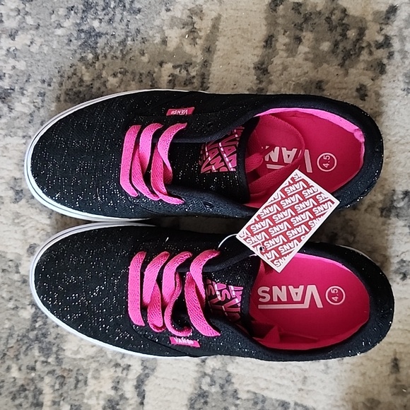 Vans - Picture 2 of 4